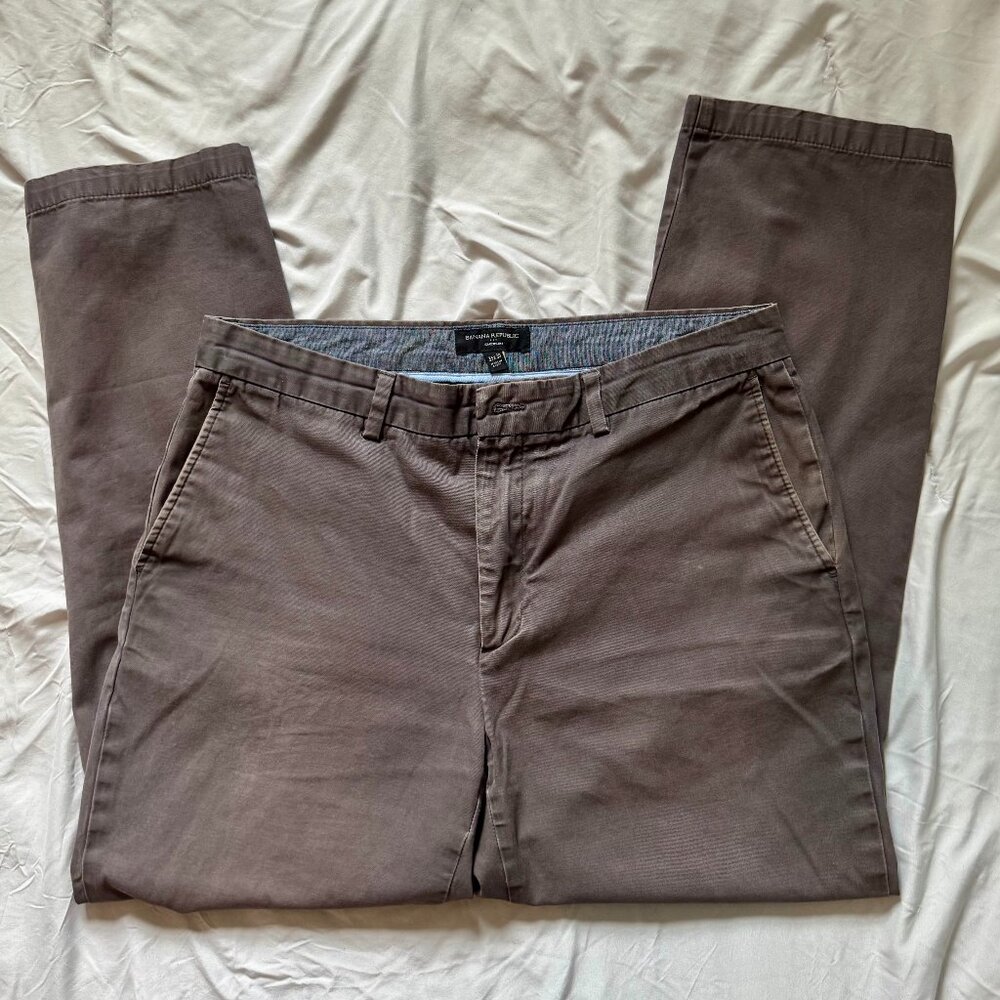 Banana Republic Emerson Straight Chino, Size 35x30